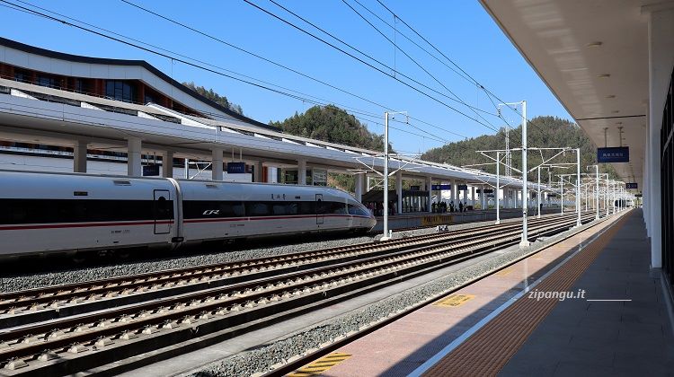 Cina: Stazione di Fenghuang-Gucheng