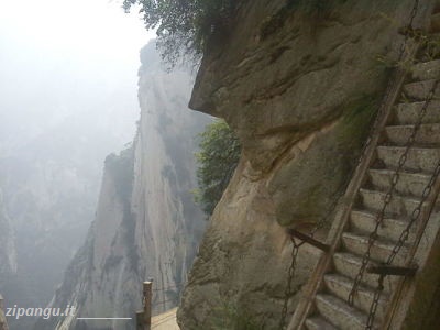 Huashan (Monte Hua): Sentiero del Soldato Cina, Monte Huashan: Sentiero del Soldato
