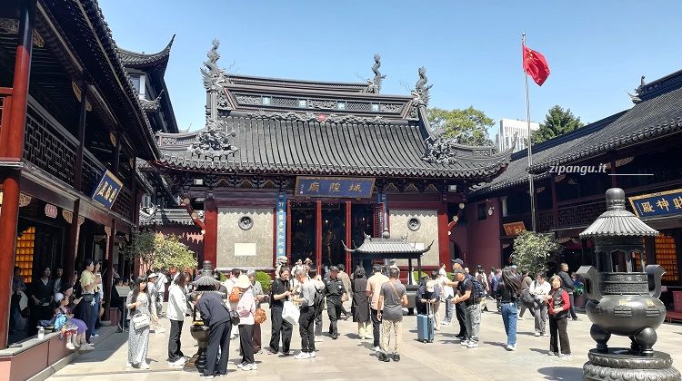 Shanghai: itinerario a piedi; tappa al tempio ChengHuangMiao