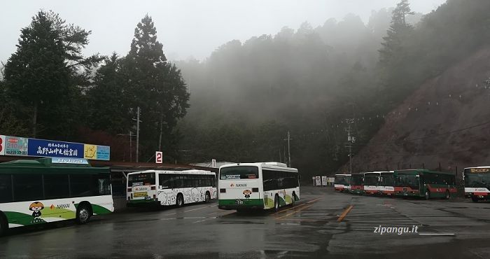 Come muoversi nel Koyasan: Stazione di Koyasan, autobus