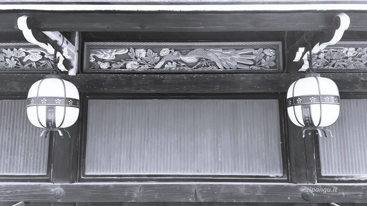 Kitano-Tenmangu (Kyoto): lanterne e un delicato motivo decorativo