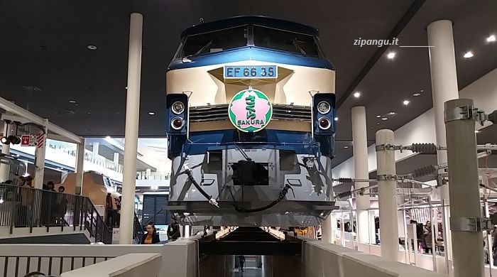 Locomotiva EF 66-35, vista da sotto