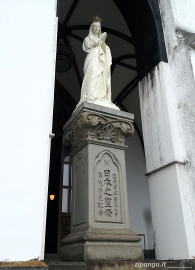 Da vedere a Nagasaki: Cattedrale di Oura; la statua dedicata alla Madonna
