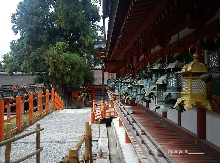 Nara; Santuario di Kasuga-Taisha: Oro