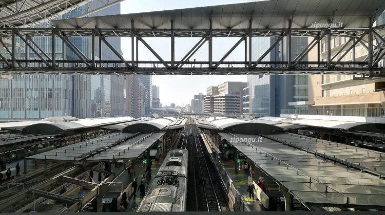 Stazione di Osaka; nei dintorni sono alberghi di fascia medio-alta