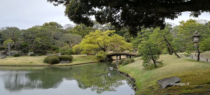 Giardino Rikugi-En: panorama dello stagno centrale