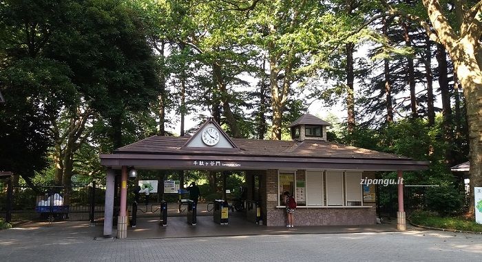 Shinjuku-Gyoen: ingresso vicino alla Stazione di Sendagaya (千駄ヶ谷門)