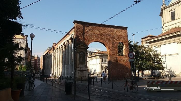 Dove dormire vicino al centro di Milano: presso le Colonne di San Lorenzo