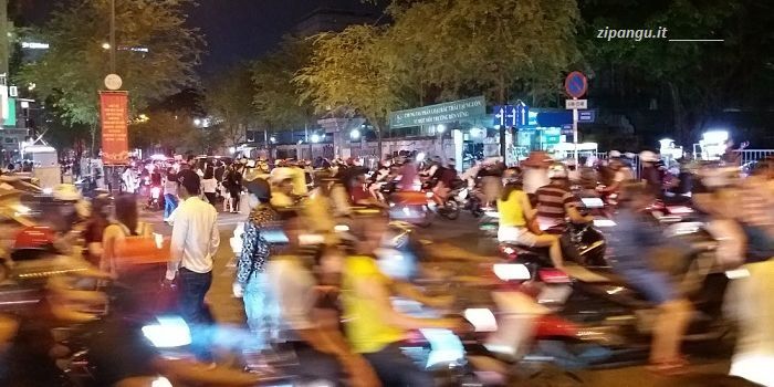 Camminare a Città di Ho Chi Minh: una via del centro