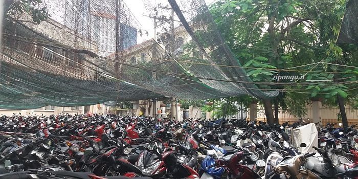 Un parcheggio per moto in Vietnam