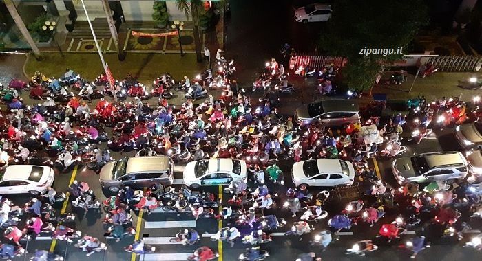 Traffico in Vietnam: periferia di Città di Ho Chi Minh